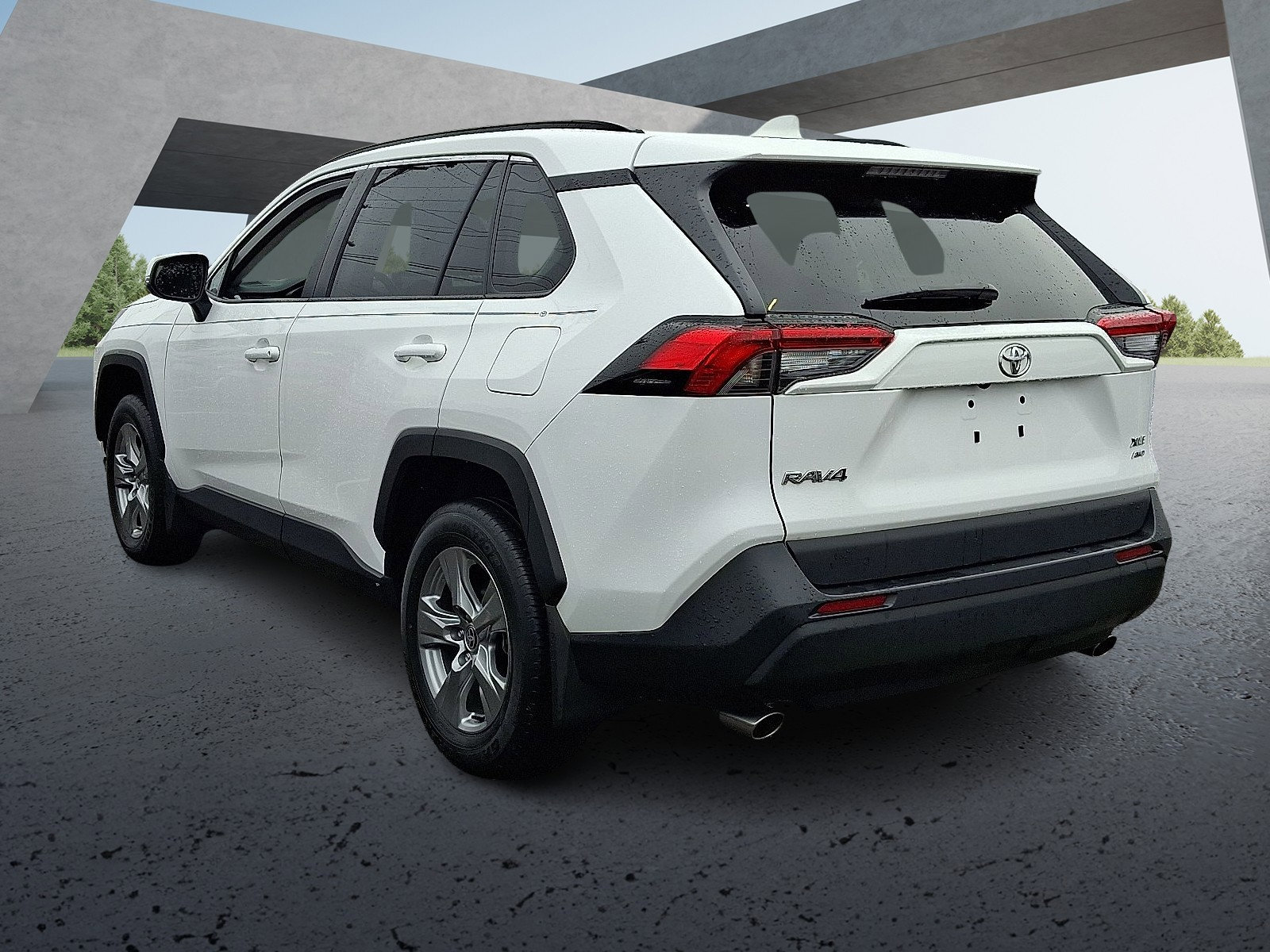 2023 Toyota RAV4 XLE photo 2
