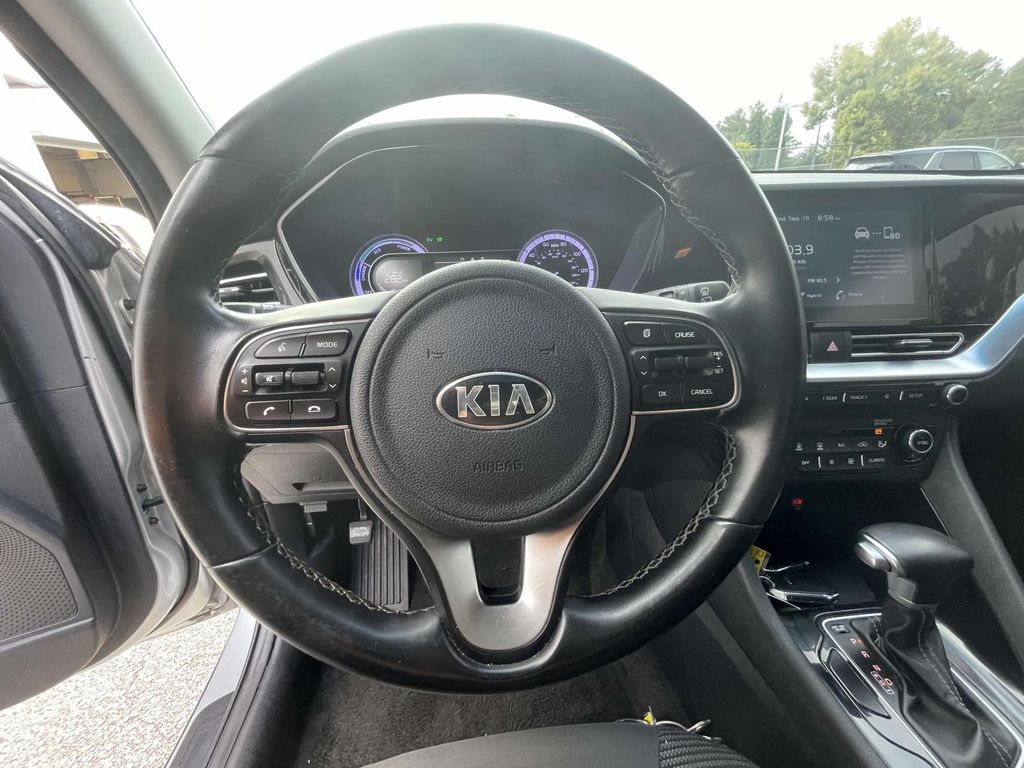 2020 Kia Niro LXS photo 16