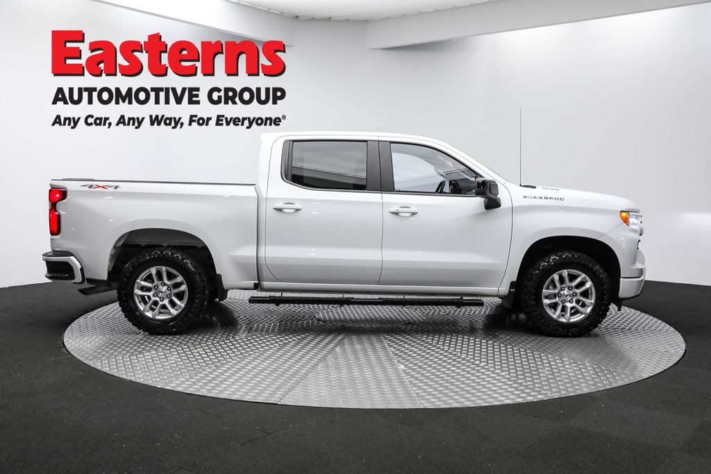 2023 Chevrolet Silverado 1500 RST photo 2
