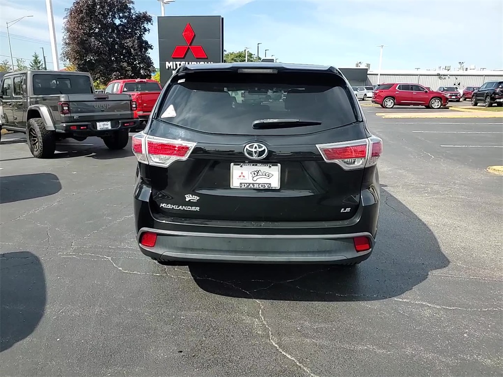 2015 Toyota Highlander LE photo 12