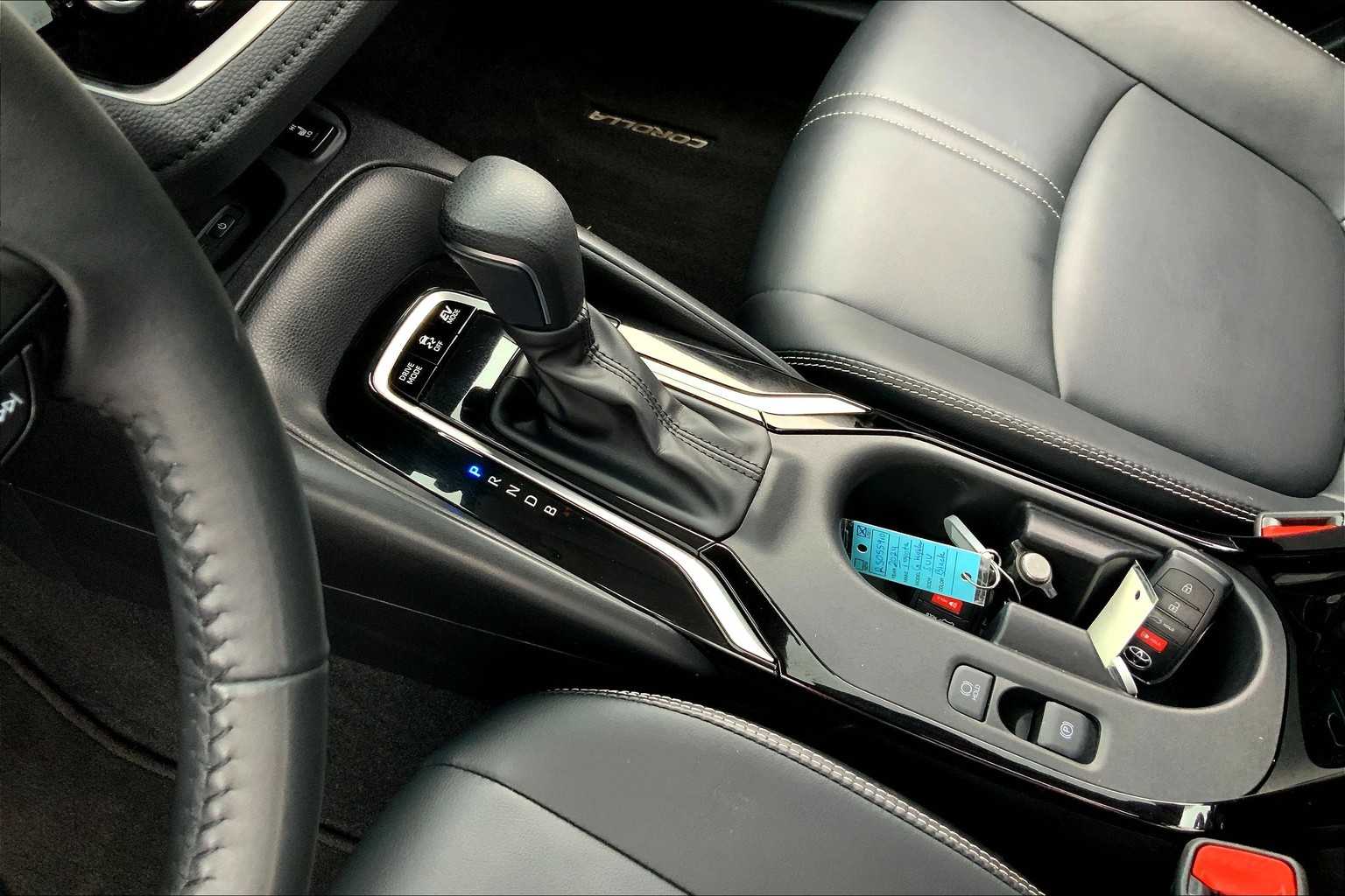 2025 Toyota Corolla Hybrid XLE photo 15