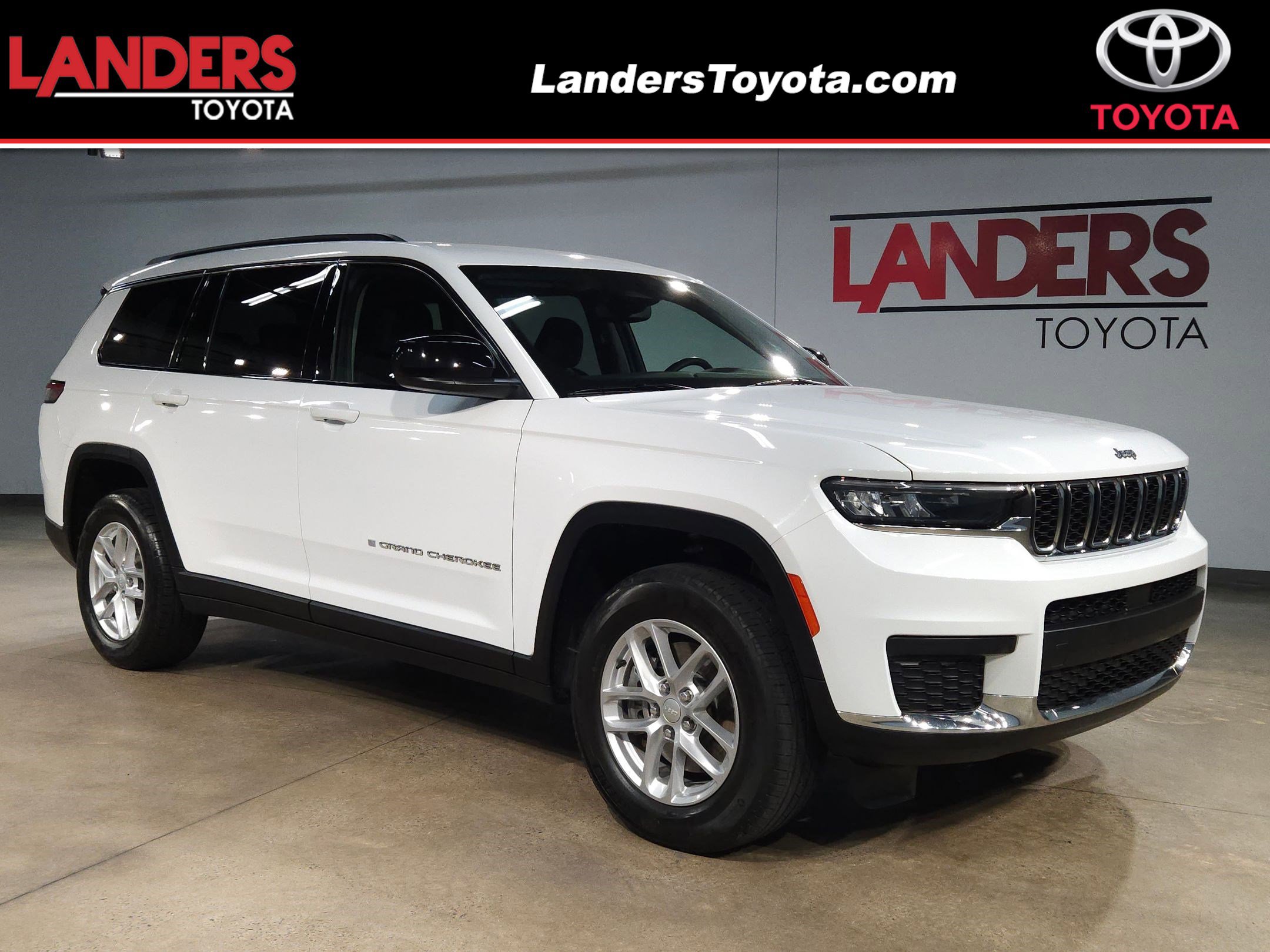 2023 Jeep Grand Cherokee L Laredo's photo