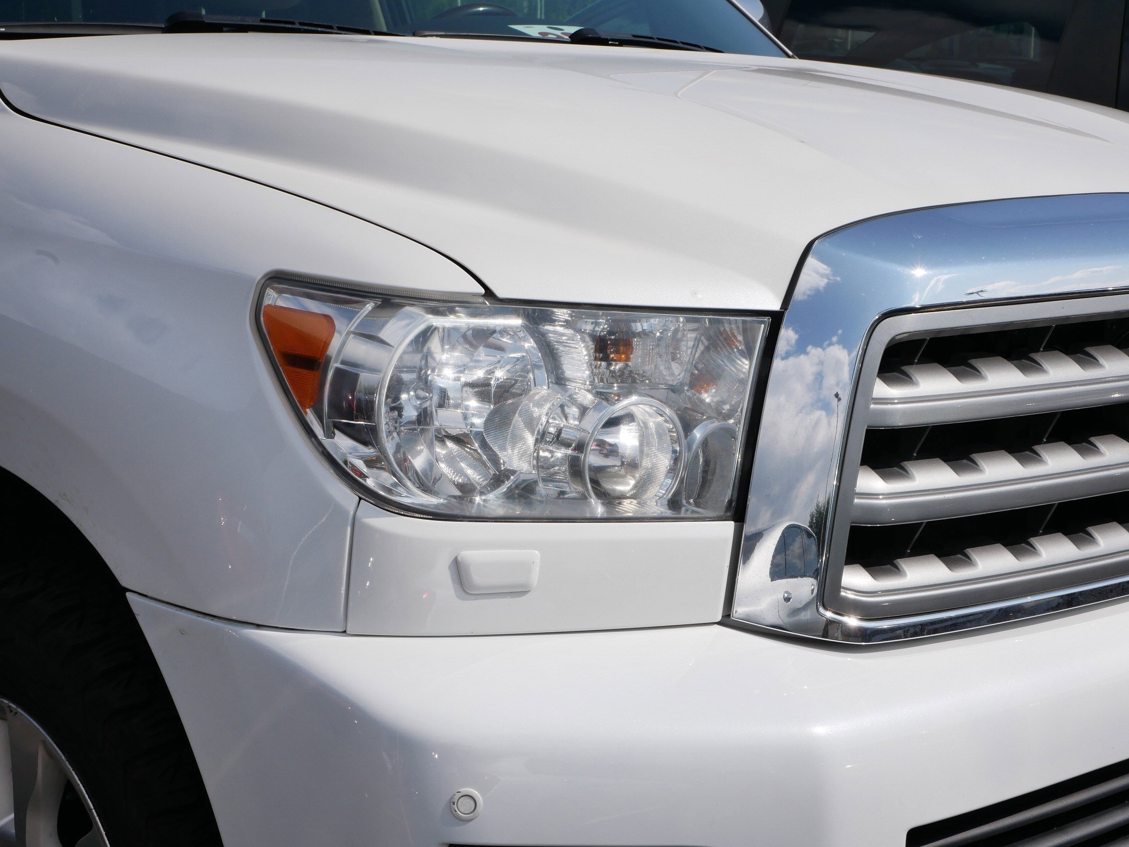 2011 Toyota Sequoia Platinum photo 2