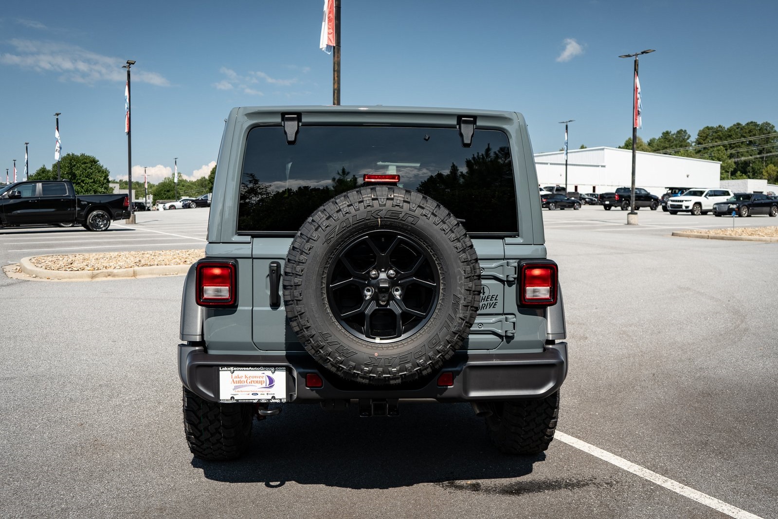 2025 Jeep Wrangler Willys photo 8