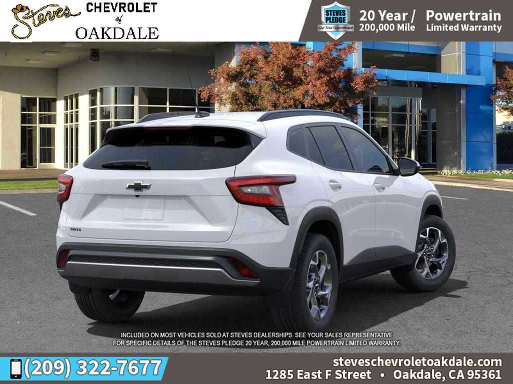 2025 Chevrolet Trax LT photo 4