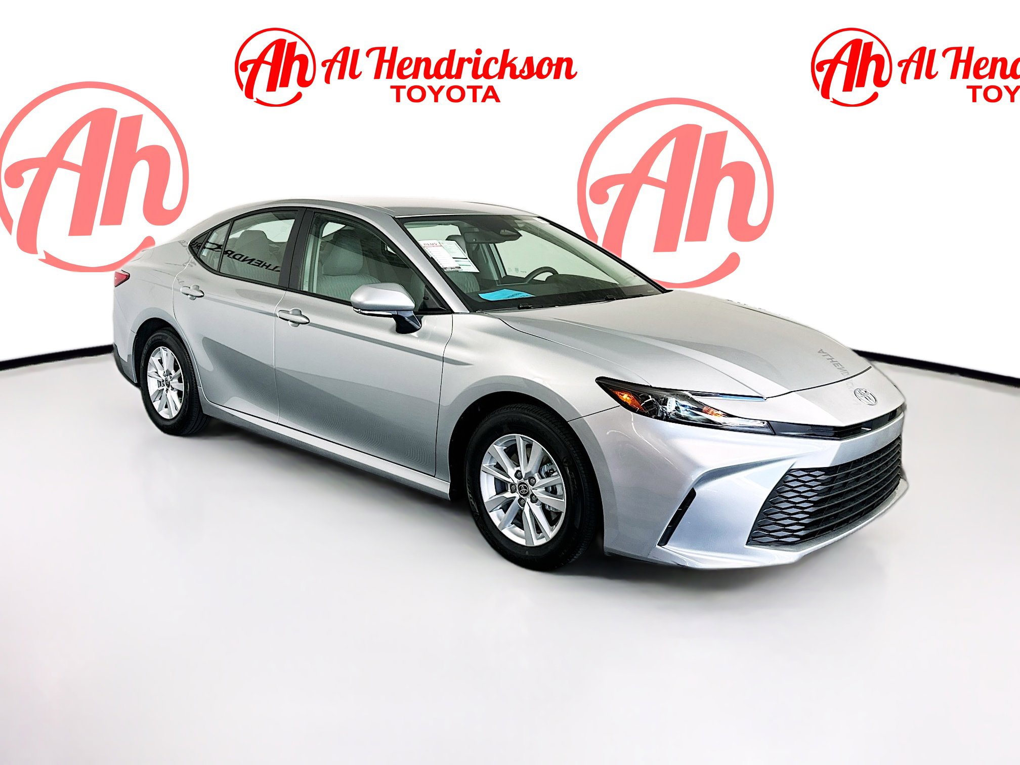 2025 Toyota Camry LE's photo