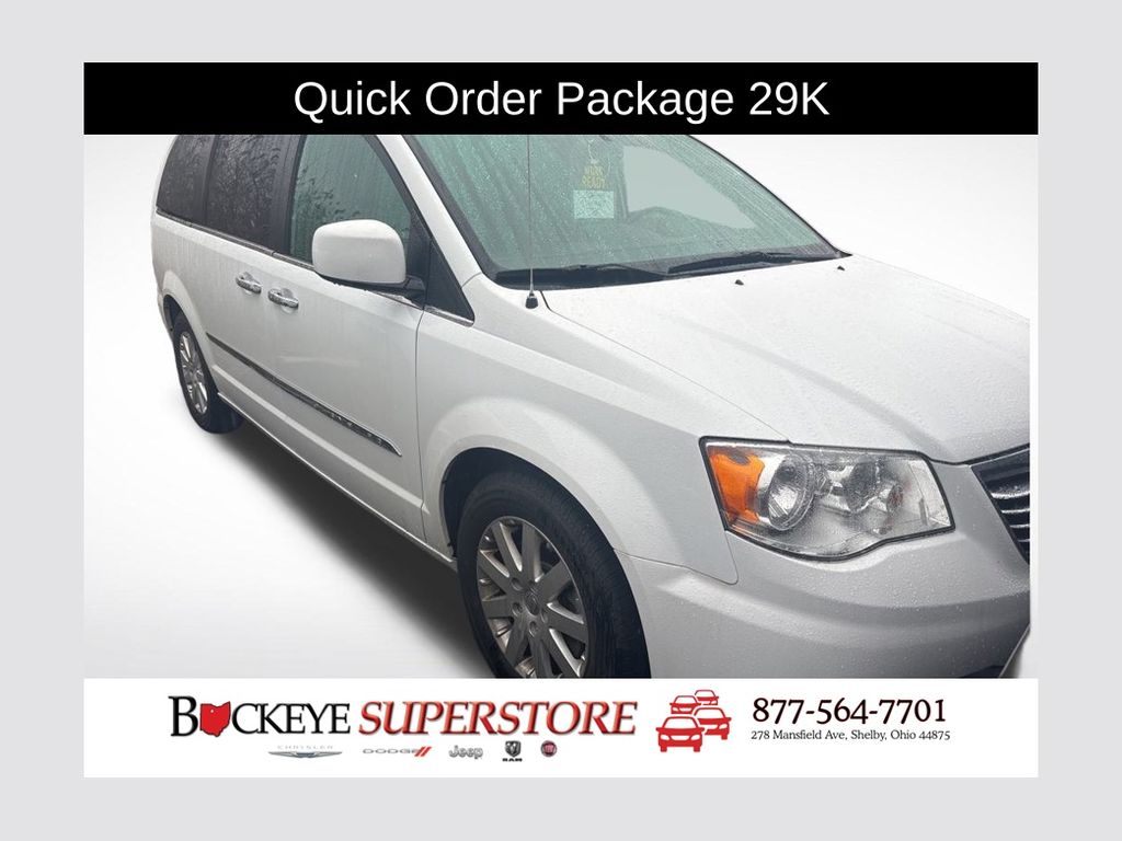 2016 Chrysler Town & Country Touring's photo