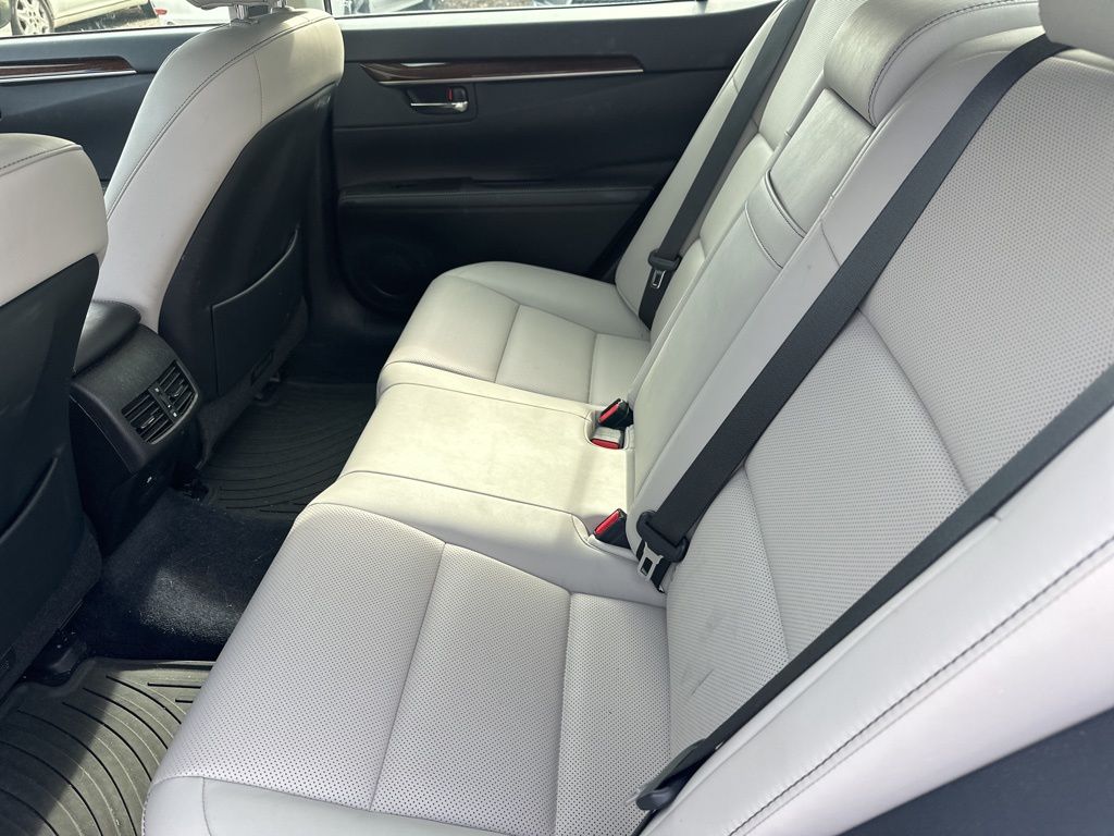 2014 Lexus ES 350 photo 7
