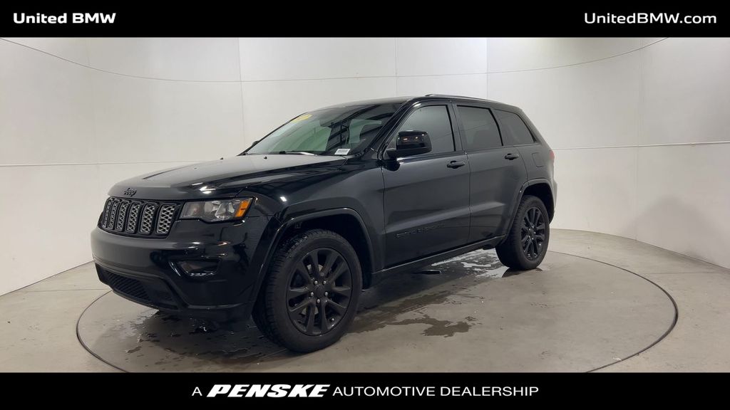 2017 Jeep Grand Cherokee Altitude photo 3