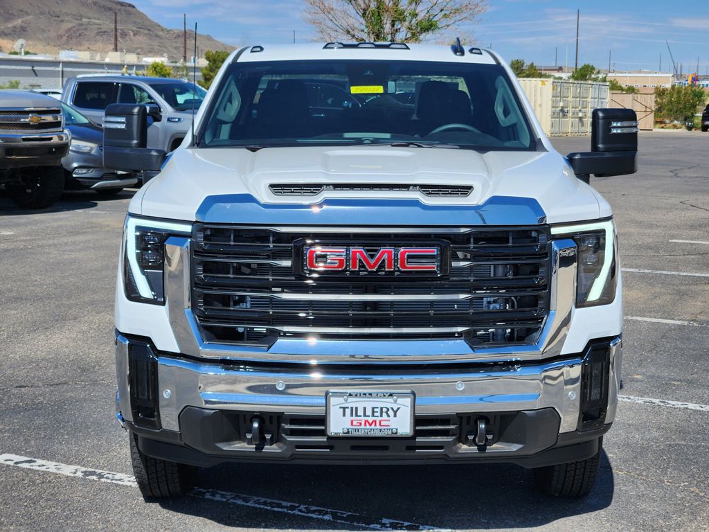 2025 Gmc Sierra 3500 HD Pro photo 3
