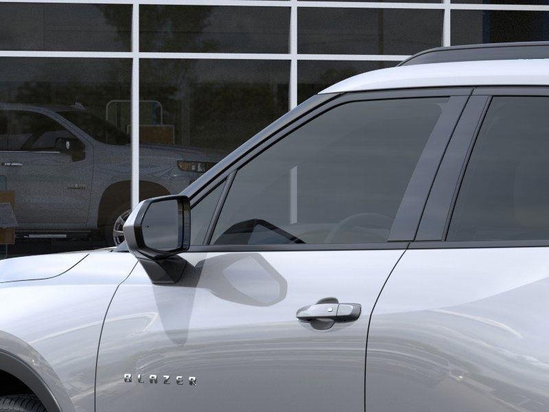 2025 Chevrolet Blazer 2LT photo 9