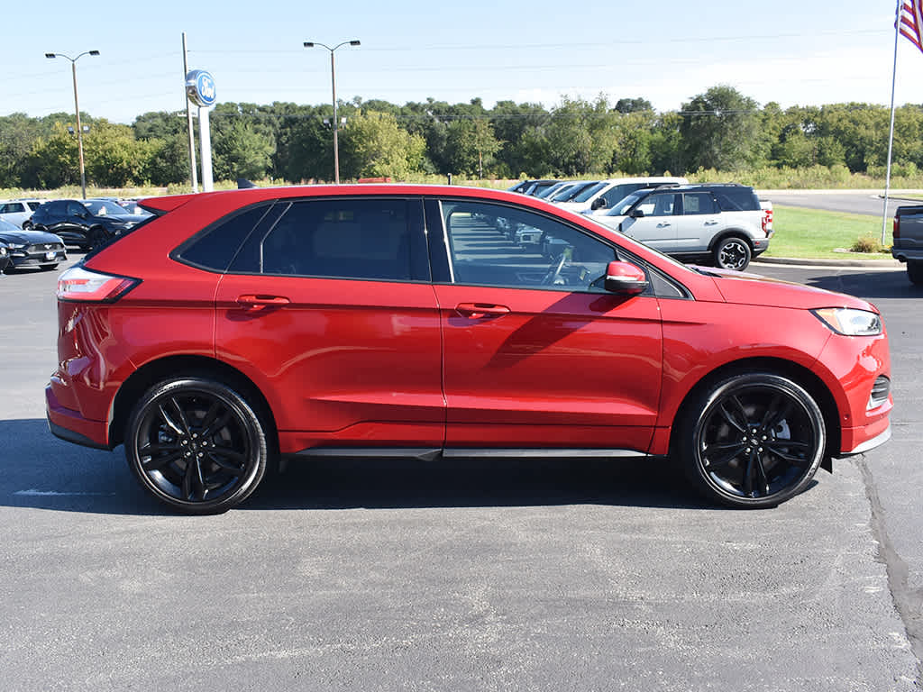 2022 Ford Edge ST photo 11
