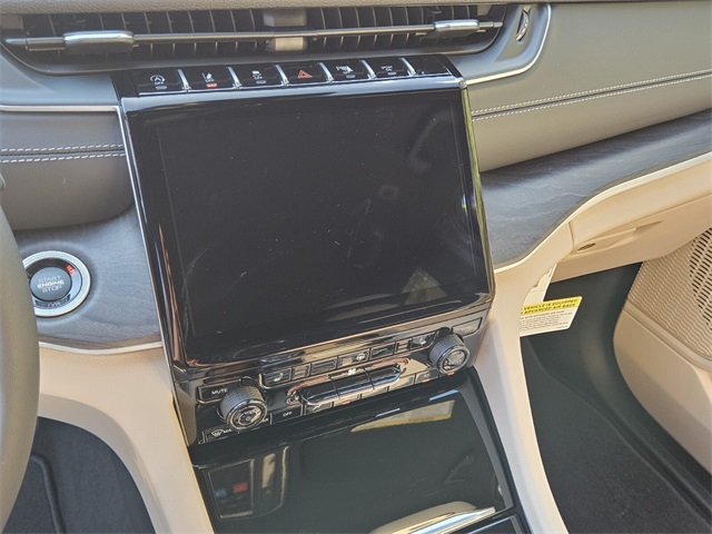 2025 Jeep Grand Cherokee Limited photo 21