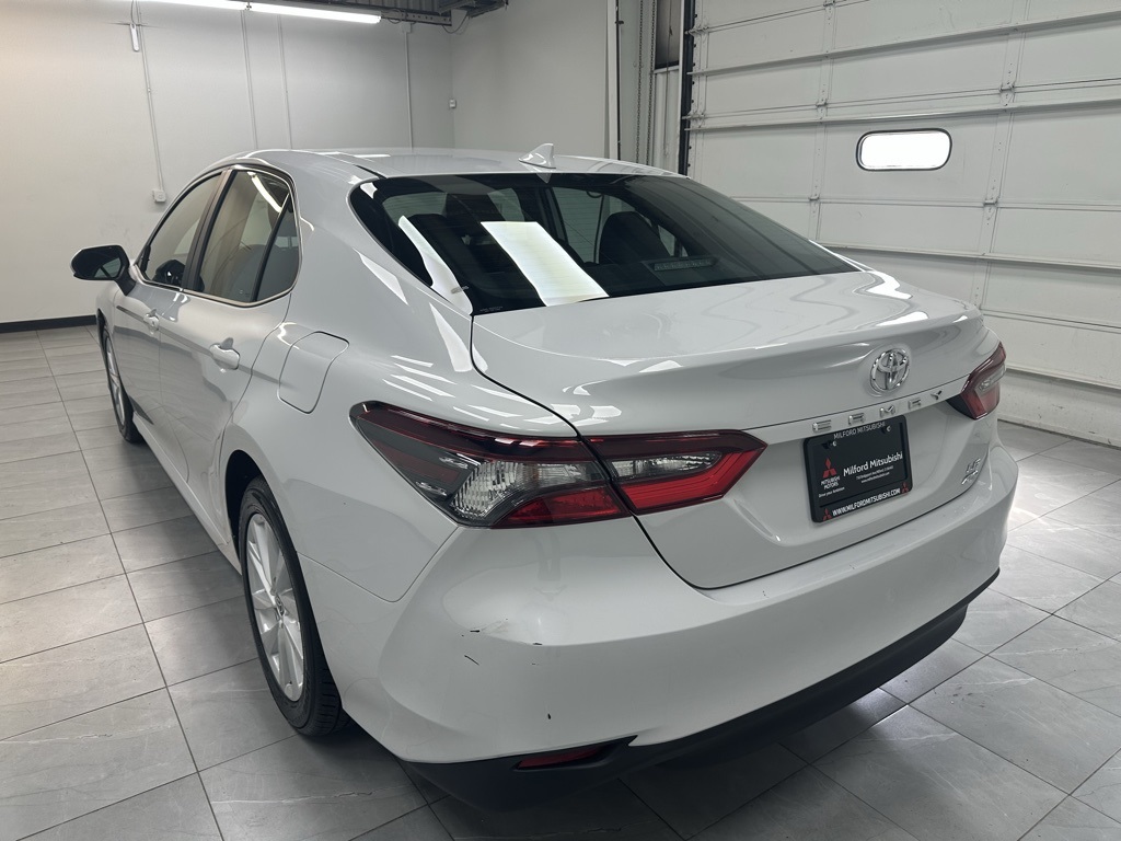 2022 Toyota Camry LE photo 3