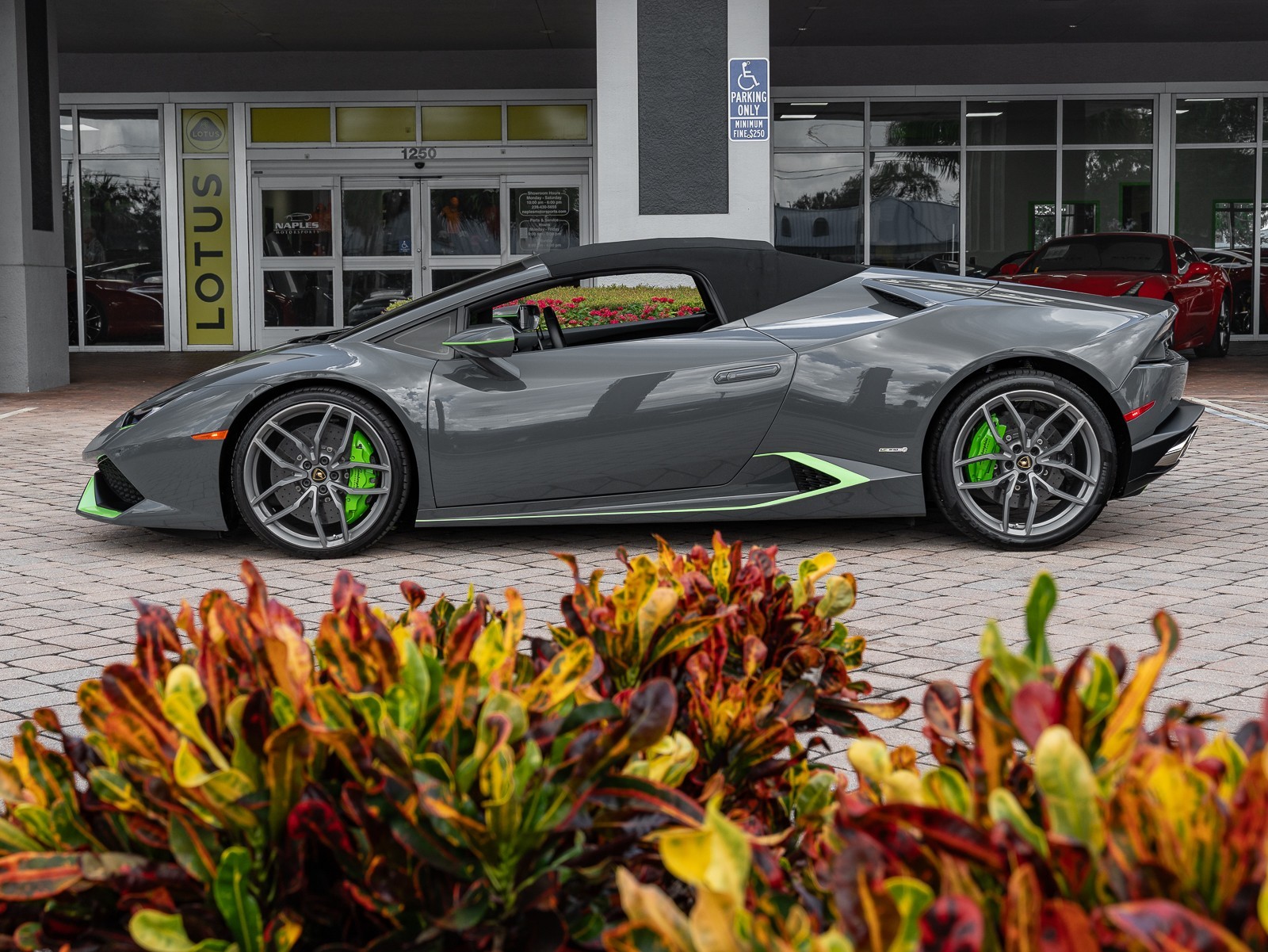 2016 Lamborghini Huracan LP 610-4 Spyder photo 33