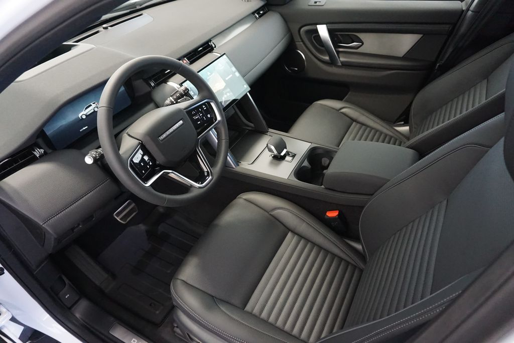 2025 Land Rover Discovery Sport SE photo 17