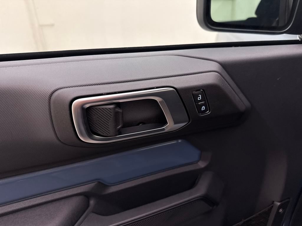 2025 Ford Bronco Base photo 10