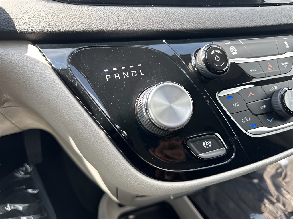 2021 Chrysler Voyager LX photo 17