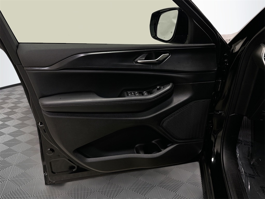 2025 Jeep Grand Cherokee Altitude X photo 18