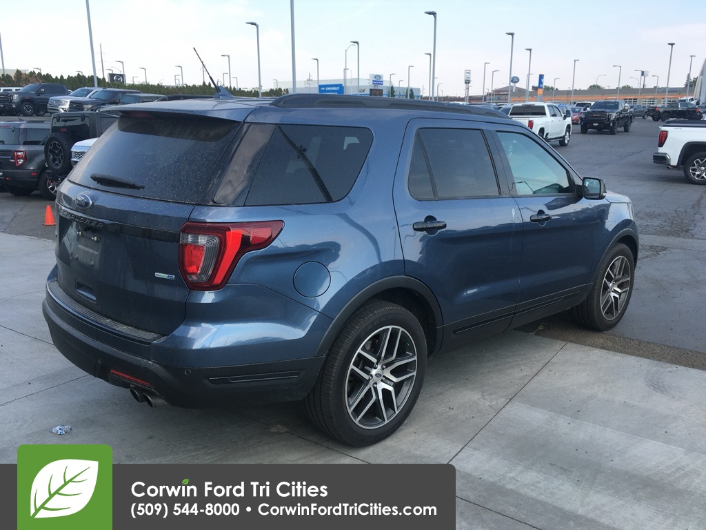 2018 Ford Explorer Sport photo 2