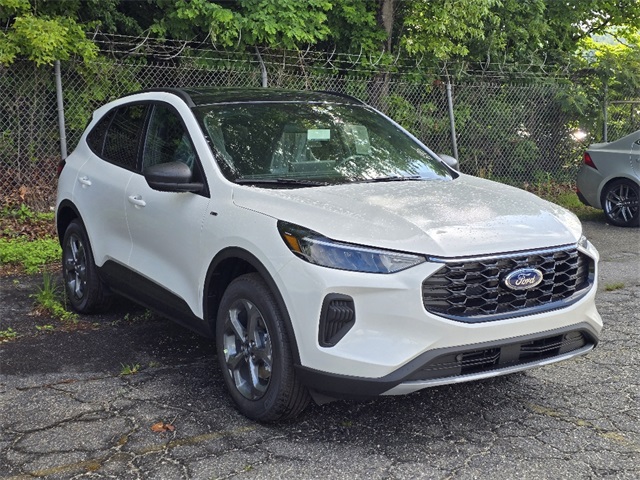 2025 Ford Escape ST-Line photo 4