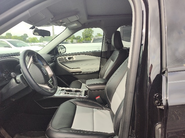 2023 Ford Explorer XLT photo 5