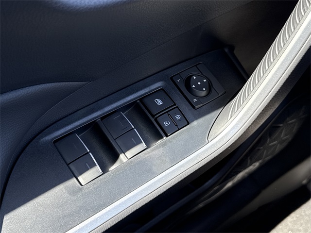 2025 Toyota RAV4 XLE photo 13