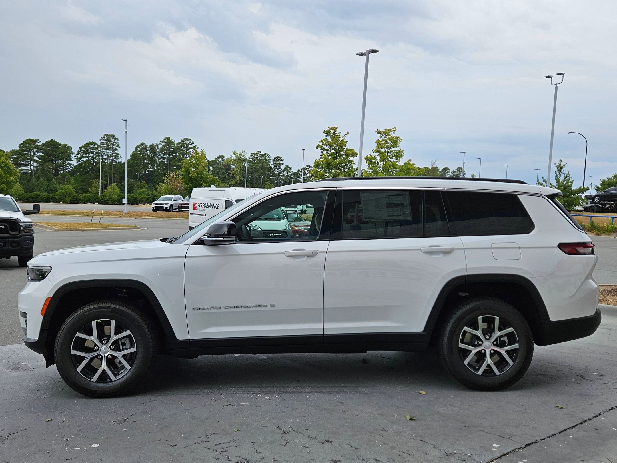 2025 Jeep Grand Cherokee Limited photo 4