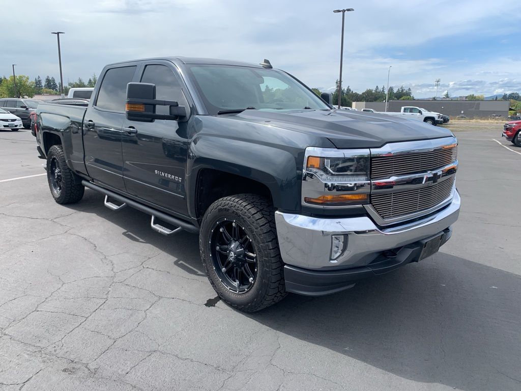 2018 Chevrolet Silverado 1500 LT photo 4