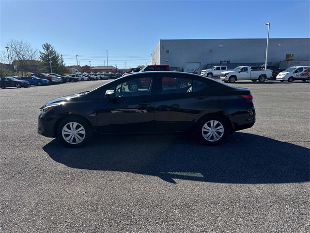 2025 Nissan Versa 1.6 S photo 2