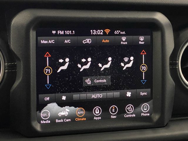2018 Jeep Wrangler Unlimited Sahara photo 19