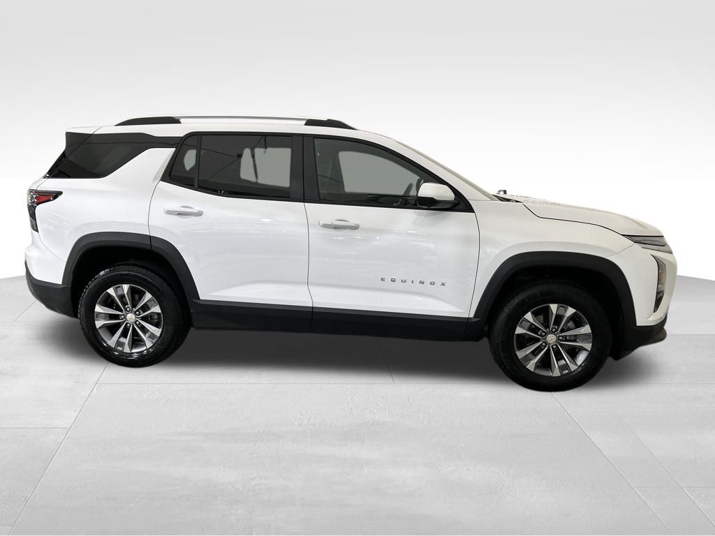 2025 Chevrolet Equinox LT photo 2