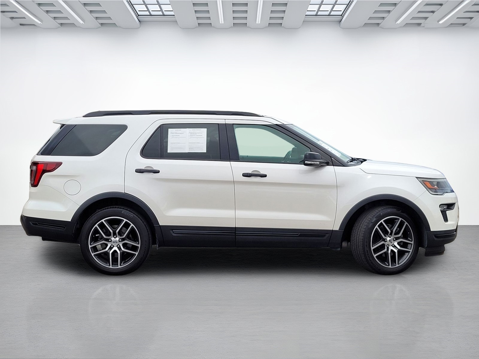 2019 Ford Explorer Sport photo 3