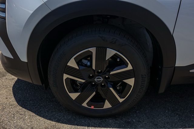 2025 Nissan Kicks SV photo 9