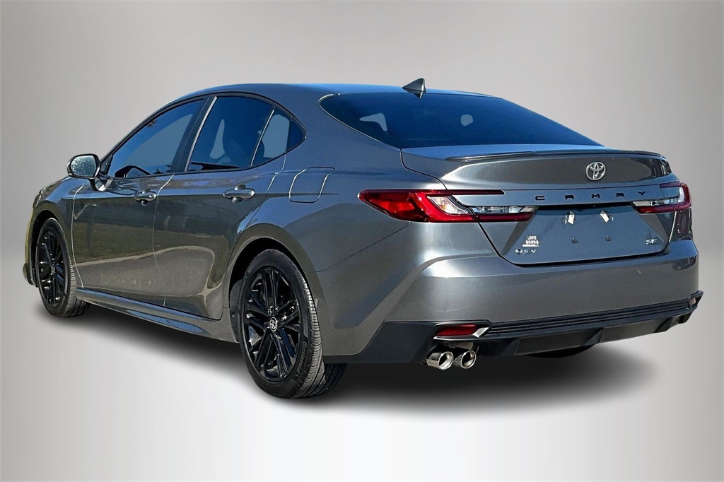 2025 Toyota Camry SE photo 4