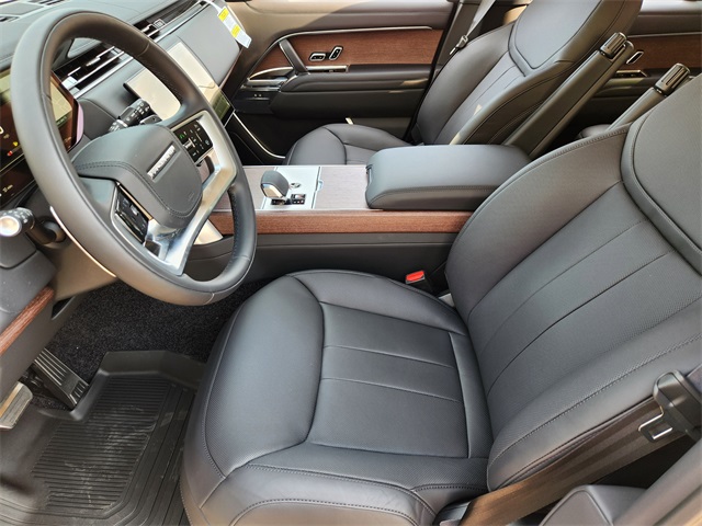 2025 Land Rover Range Rover SE photo 8