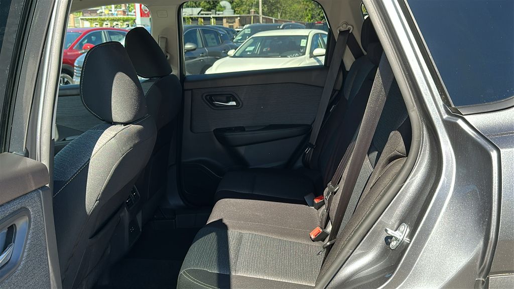 2021 Nissan Rogue SV photo 22