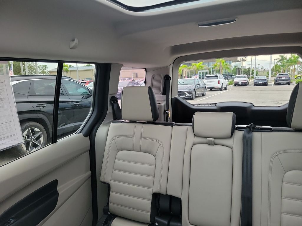 2022 Ford Transit Connect Titanium photo 4