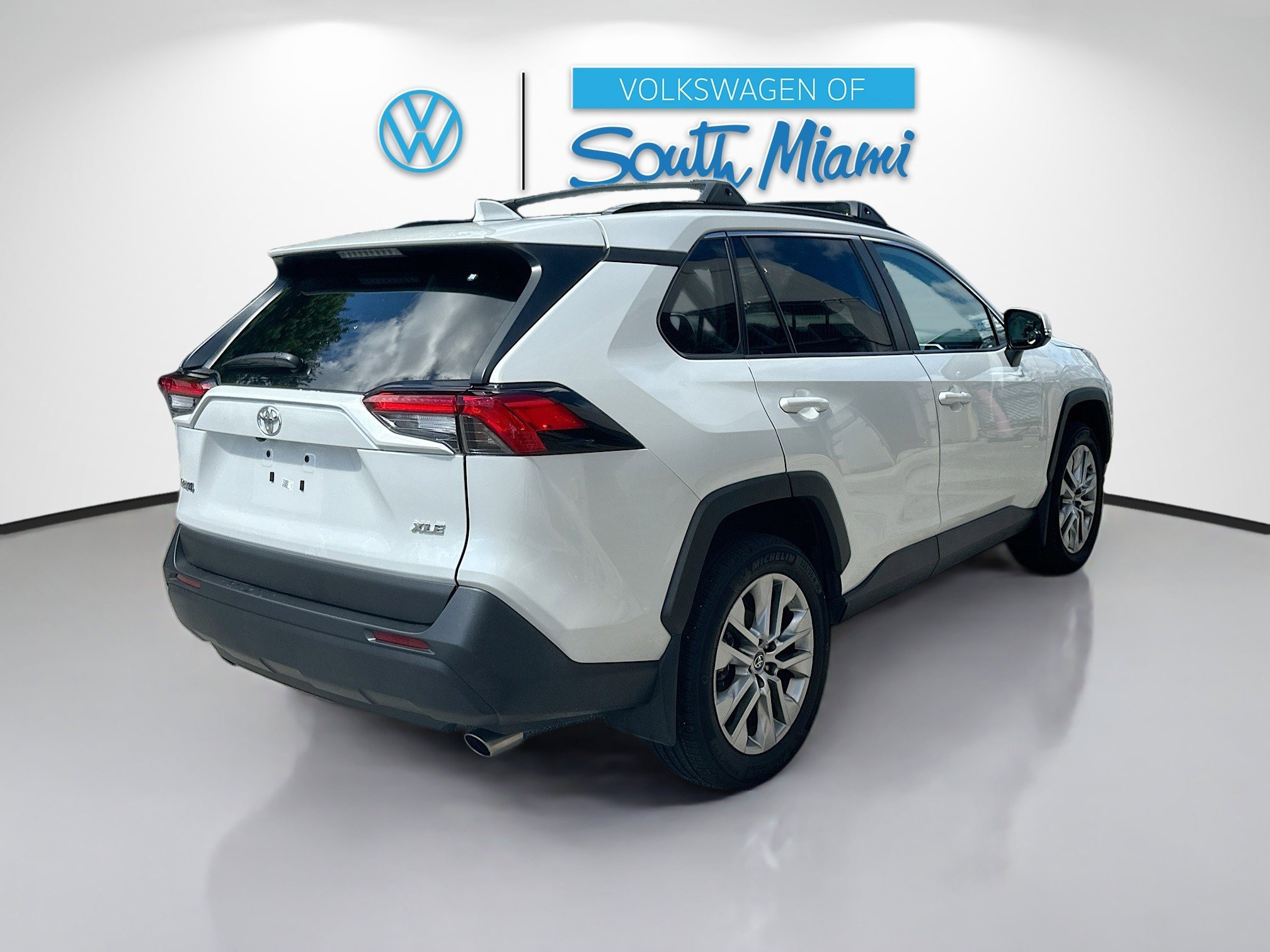 2024 Toyota RAV4 XLE Premium photo 3