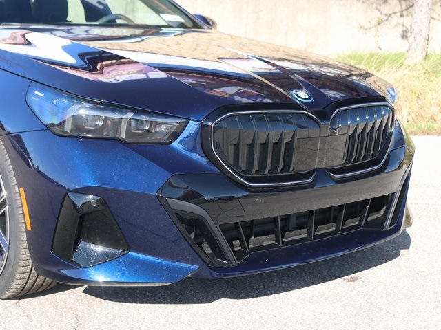 2026 Bmw 550e xDrive photo 3