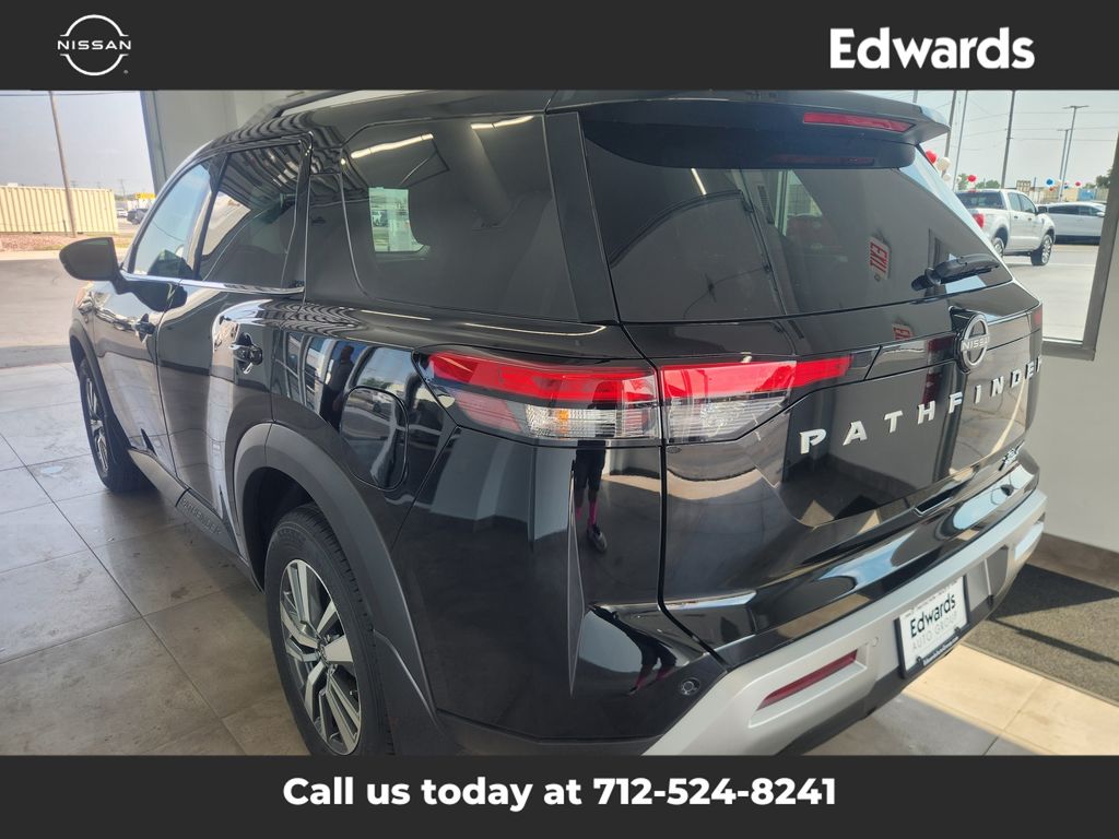 2025 Nissan Pathfinder SL photo 4