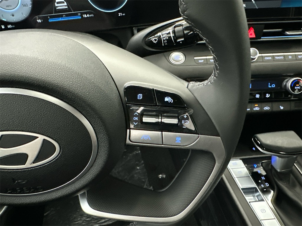 2025 Hyundai Elantra SEL Convenience photo 25