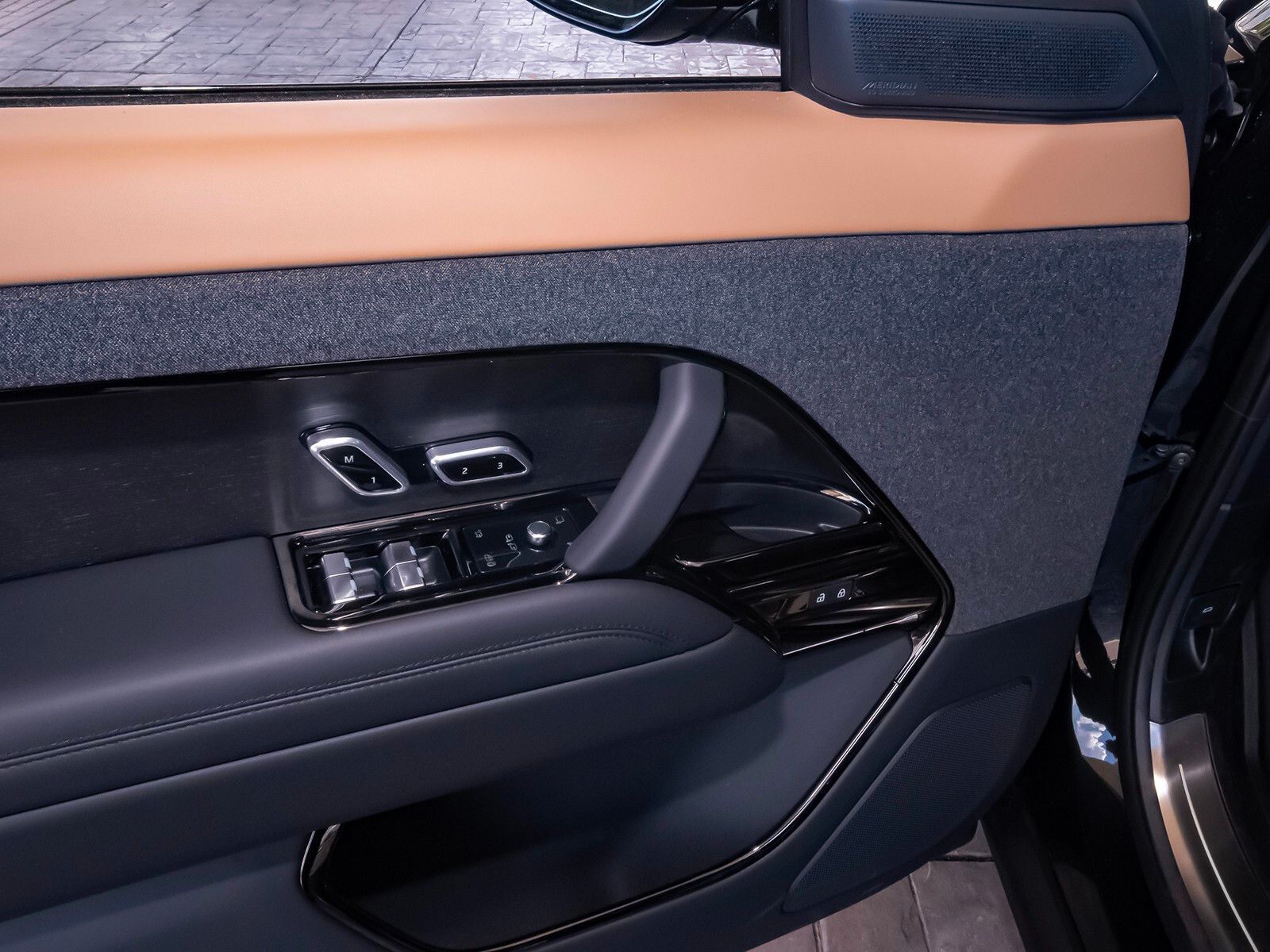 2025 Land Rover Range Rover Sport SE photo 31