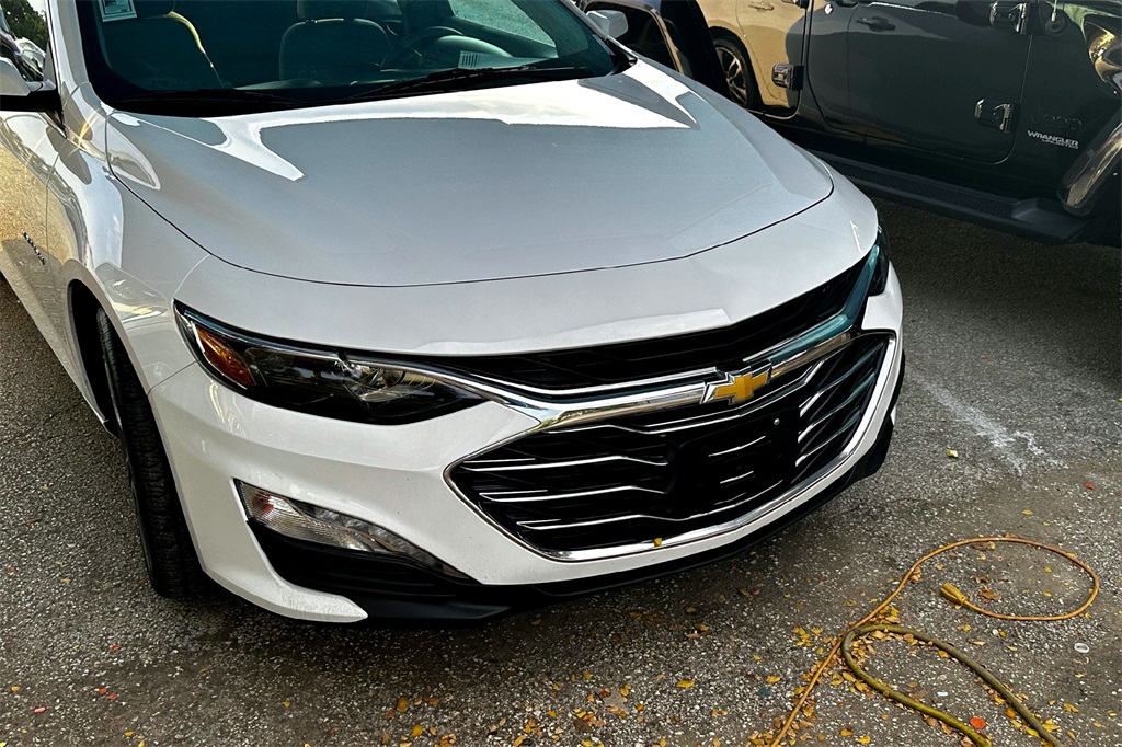2025 Chevrolet Malibu 1LT photo 2