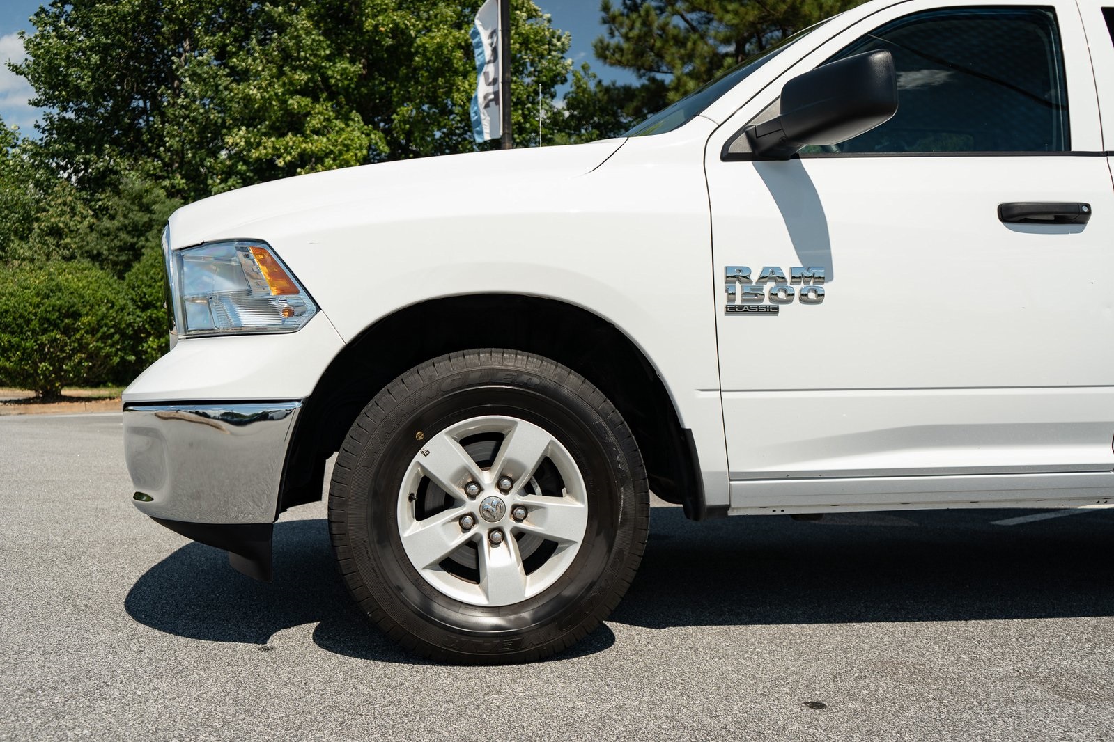 2024 Ram 1500 Classic SLT photo 4