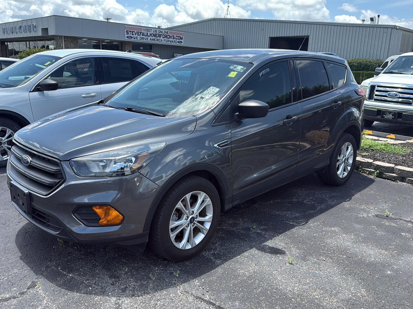 2019 Ford Escape S photo 3