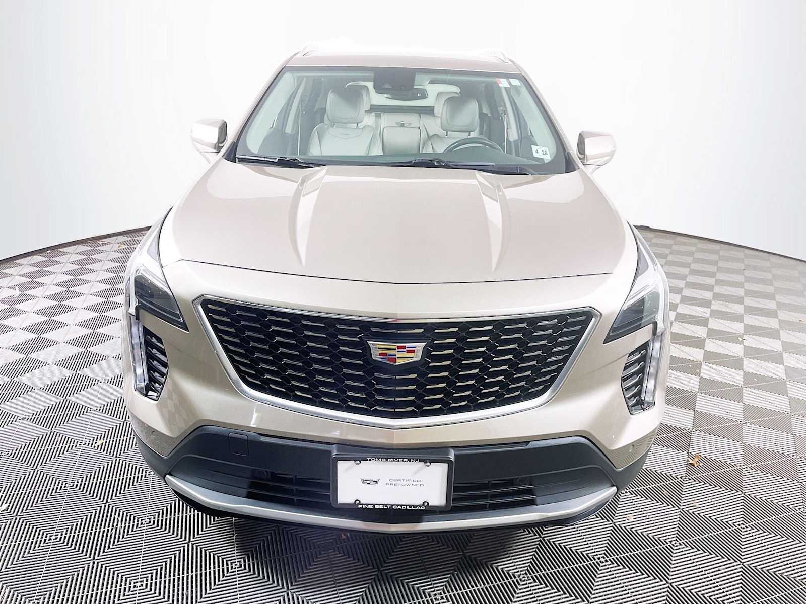2023 Cadillac XT4 Premium Luxury photo 2