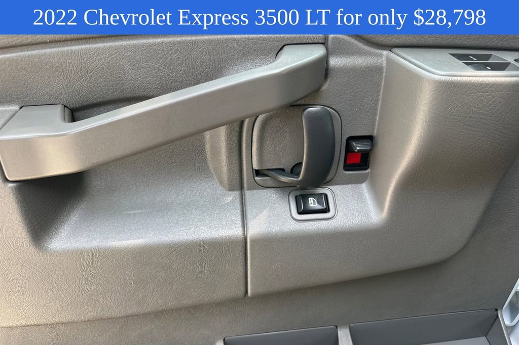 2022 Chevrolet Express Passenger 3500 photo 9