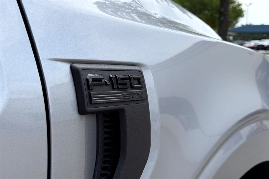 2023 Ford F-150 XL photo 2