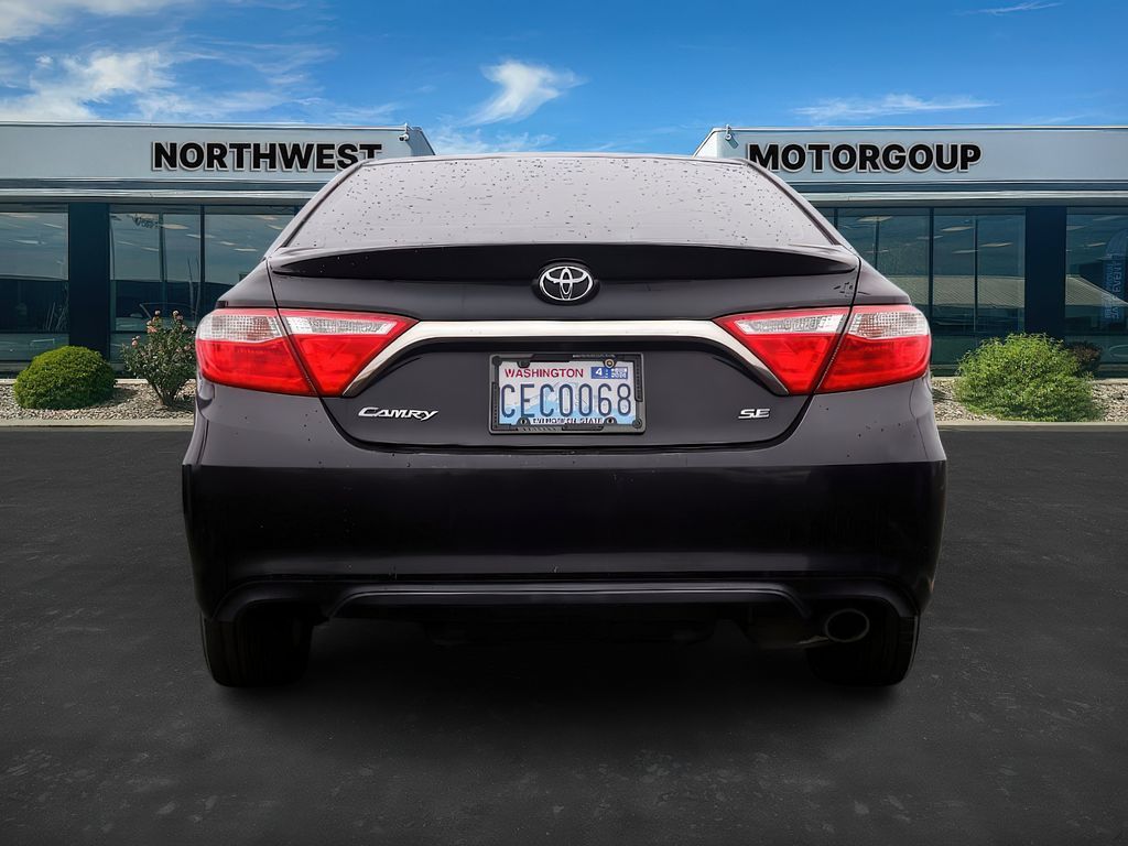 2015 Toyota Camry SE photo 4